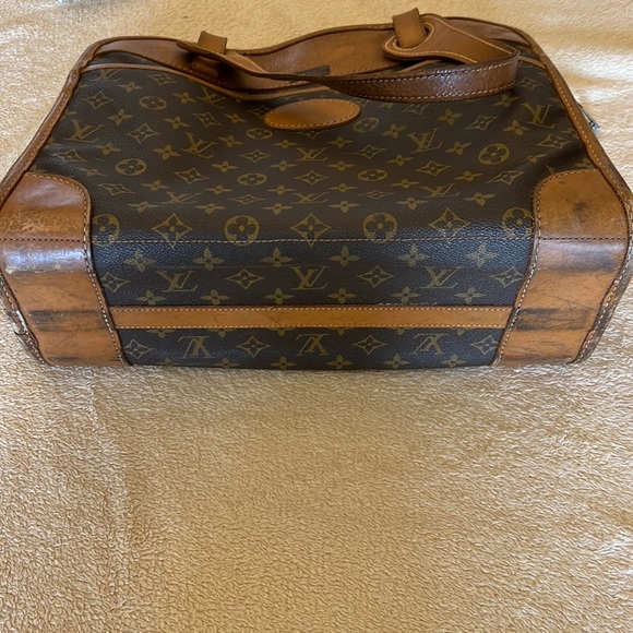 Louis Vuitton Travel Bag. - Picture 7 of 12